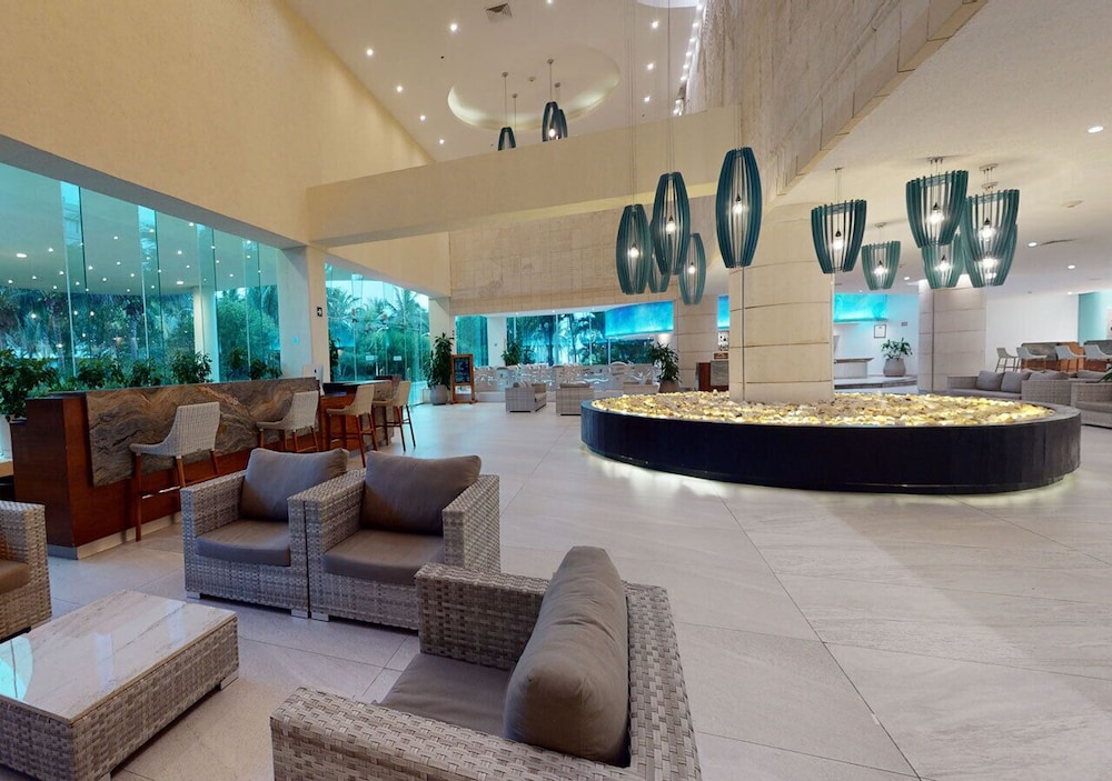 Park Royal Beach Cancun - All Inclusive — Hotel building in Cancun, Quintana Roo