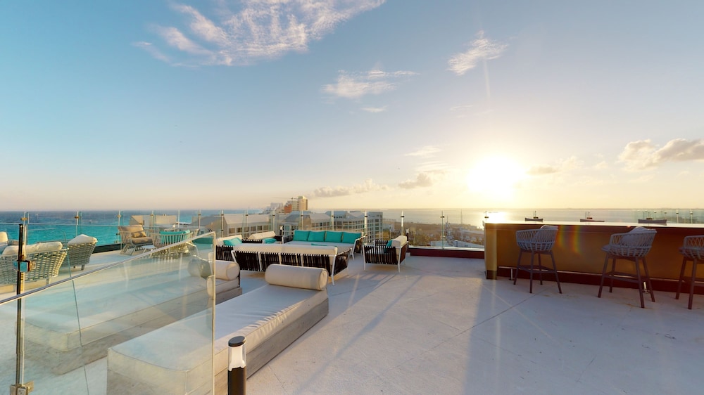 Park Royal Beach Cancun - All Inclusive — Restaurant & bars in Cancun, Quintana Roo