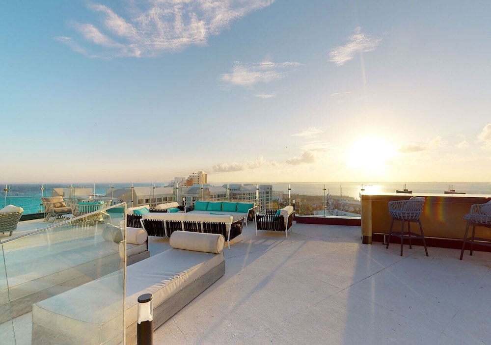 Park Royal Beach Cancun - All Inclusive — Restaurant & bars in Cancun, Quintana Roo
