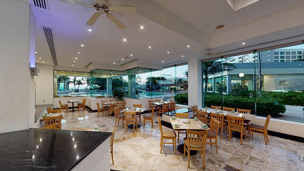 Park Royal Beach Cancun - All Inclusive — Restaurant & bars in Cancun, Quintana Roo