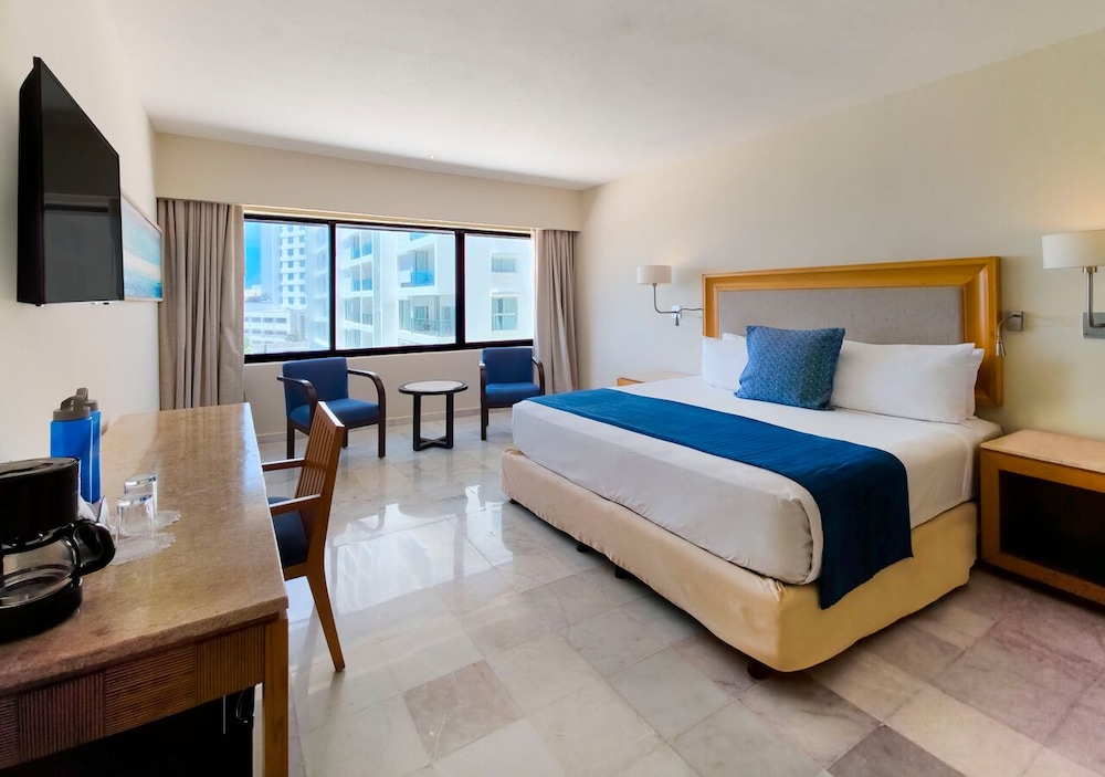 Park Royal Beach Cancun - All Inclusive — Hotel rooms in Cancun, Quintana Roo