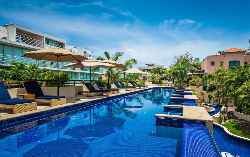 Porto Playa Condo Hotel & Beachclub — Main photo in Playa del Carmen, Quintana Roo