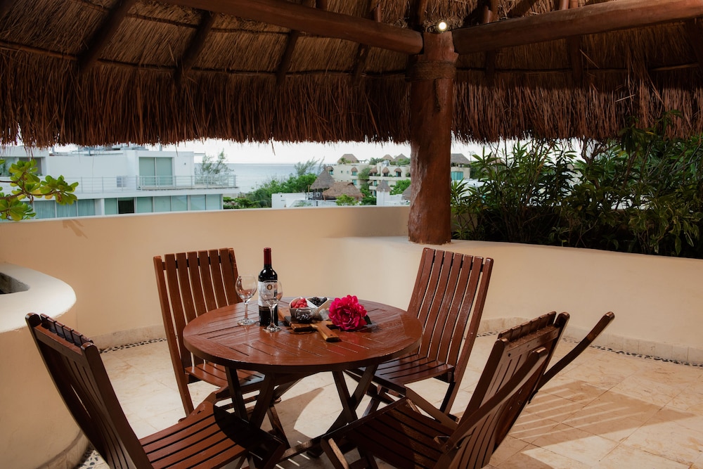 Porto Playa Condo Hotel & Beachclub — Hotel building in Playa del Carmen, Quintana Roo