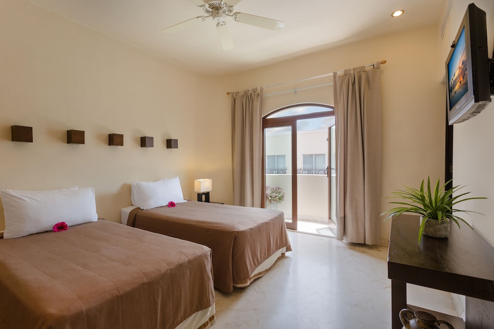 Porto Playa Condo Hotel & Beachclub — Hotel rooms in Playa del Carmen, Quintana Roo