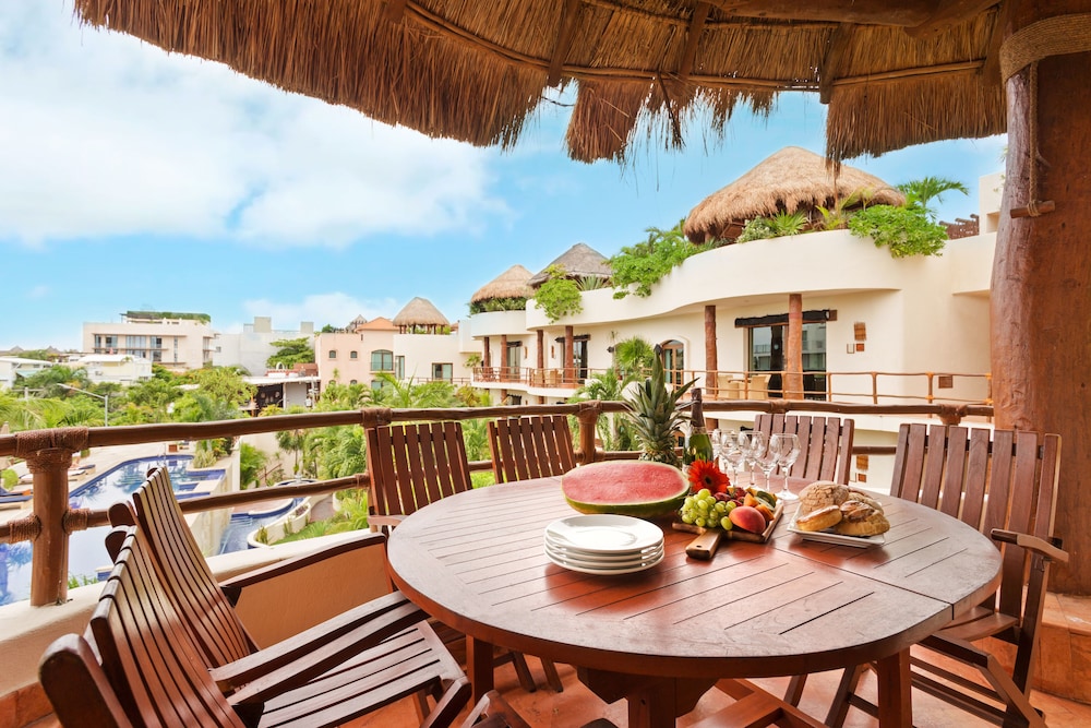Porto Playa Condo Hotel & Beachclub — Hotel building in Playa del Carmen, Quintana Roo