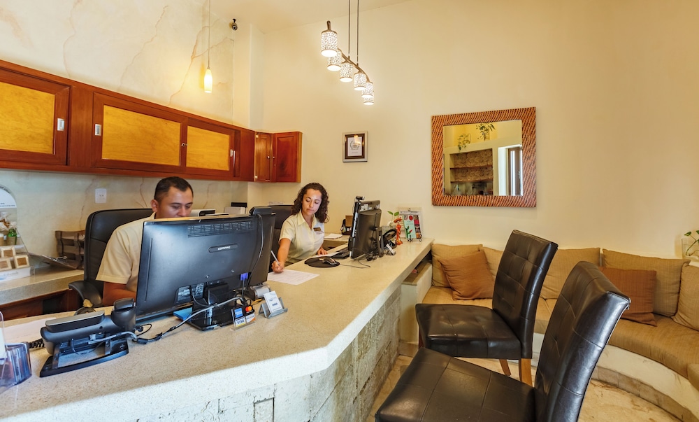 Porto Playa Condo Hotel & Beachclub — Hotel building in Playa del Carmen, Quintana Roo