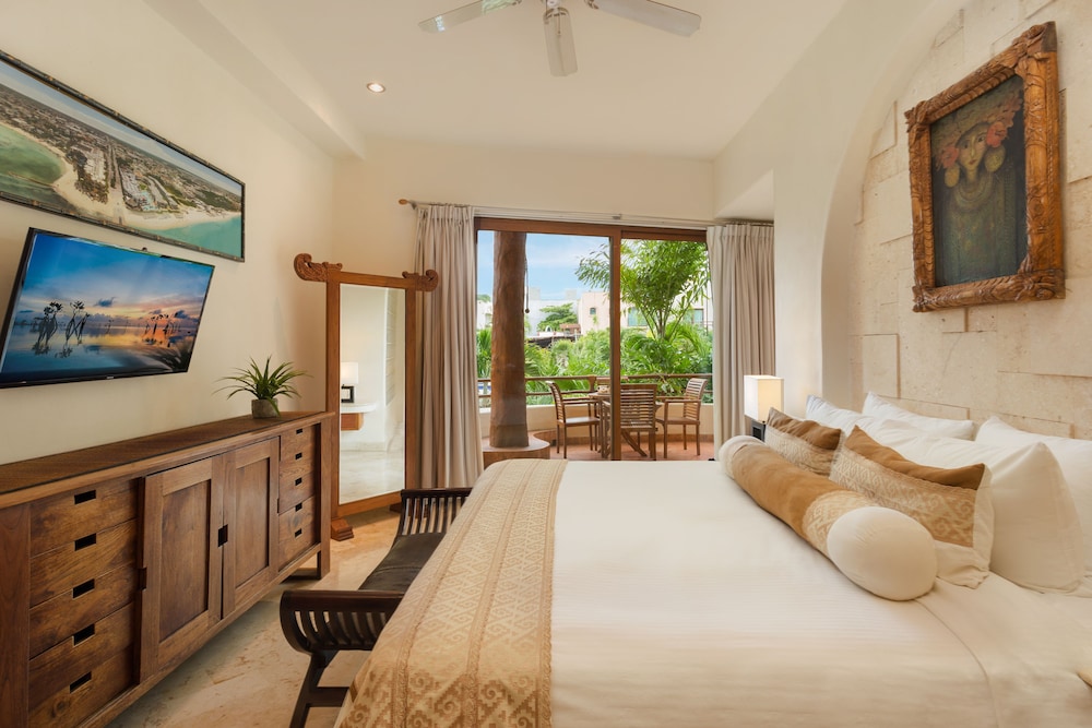 Porto Playa Condo Hotel & Beachclub — Hotel rooms in Playa del Carmen, Quintana Roo