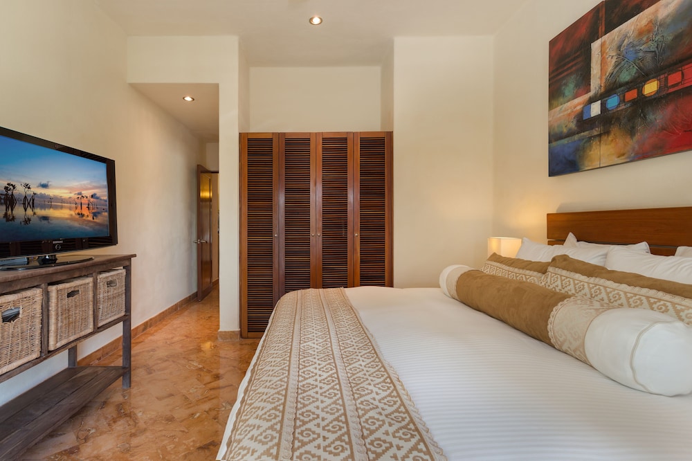 Porto Playa Condo Hotel & Beachclub — Hotel rooms in Playa del Carmen, Quintana Roo