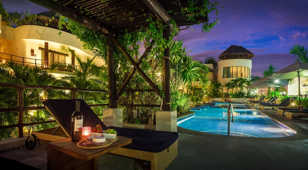 Porto Playa Condo Hotel & Beachclub — Swimming pool in Playa del Carmen, Quintana Roo