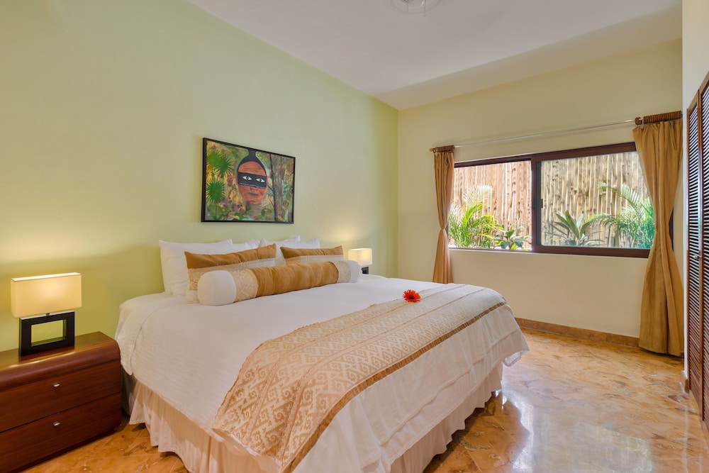 Porto Playa Condo Hotel & Beachclub — Hotel rooms in Playa del Carmen, Quintana Roo