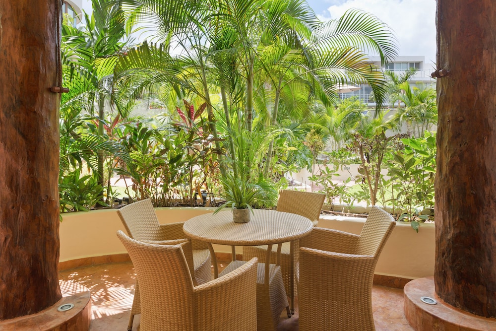 Porto Playa Condo Hotel & Beachclub — Hotel building in Playa del Carmen, Quintana Roo
