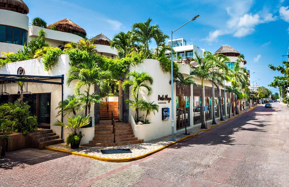 Porto Playa Condo Hotel & Beachclub — Hotel building in Playa del Carmen, Quintana Roo
