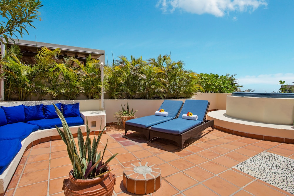 Porto Playa Condo Hotel & Beachclub — Hotel building in Playa del Carmen, Quintana Roo