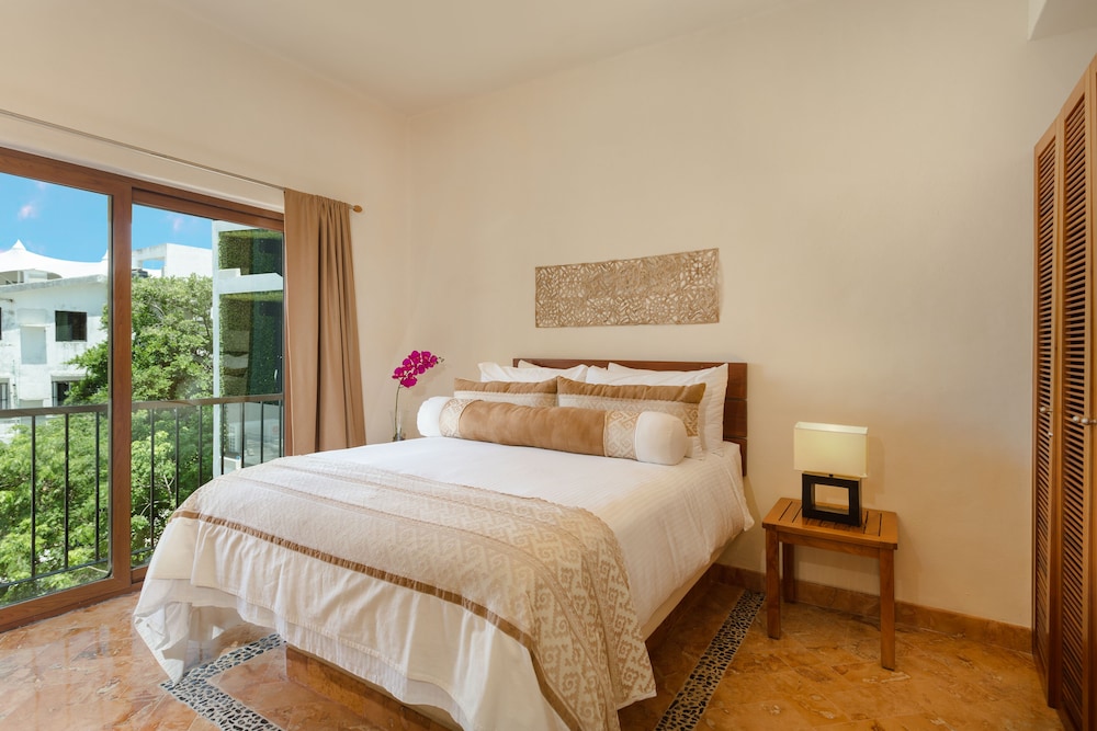 Porto Playa Condo Hotel & Beachclub — Hotel rooms in Playa del Carmen, Quintana Roo