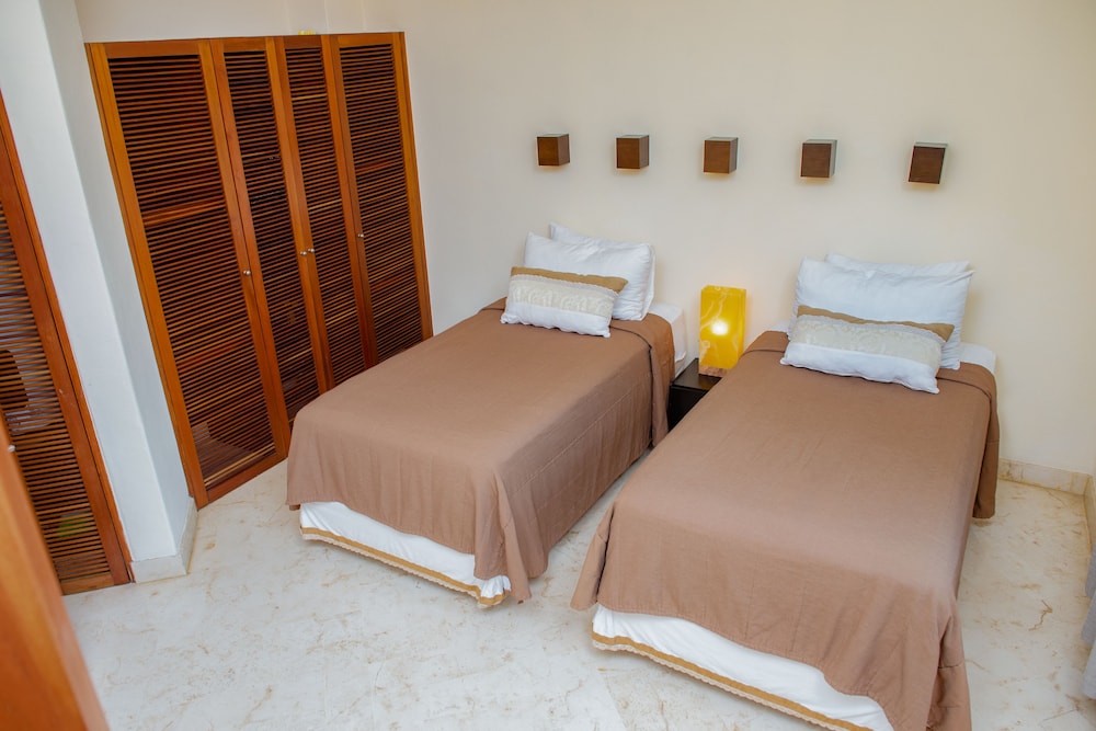 Porto Playa Condo Hotel & Beachclub — Hotel rooms in Playa del Carmen, Quintana Roo