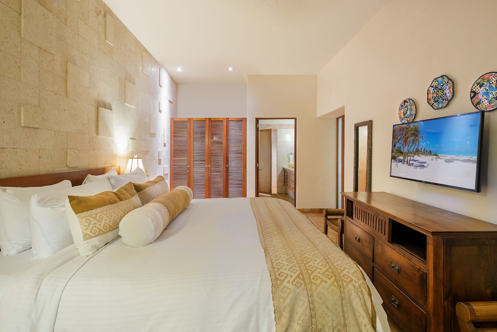 Porto Playa Condo Hotel & Beachclub — Hotel rooms in Playa del Carmen, Quintana Roo