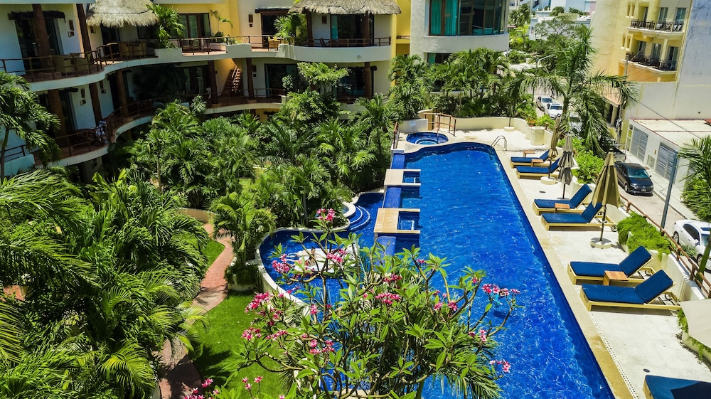 Porto Playa Condo Hotel & Beachclub — Swimming pool in Playa del Carmen, Quintana Roo