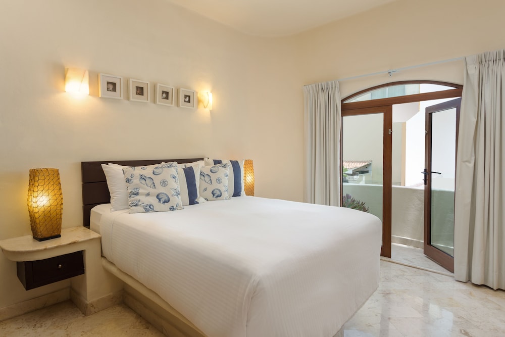 Porto Playa Condo Hotel & Beachclub — Hotel rooms in Playa del Carmen, Quintana Roo