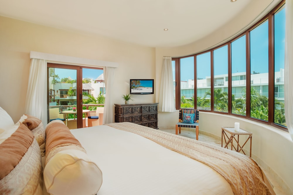 Porto Playa Condo Hotel & Beachclub — Hotel rooms in Playa del Carmen, Quintana Roo