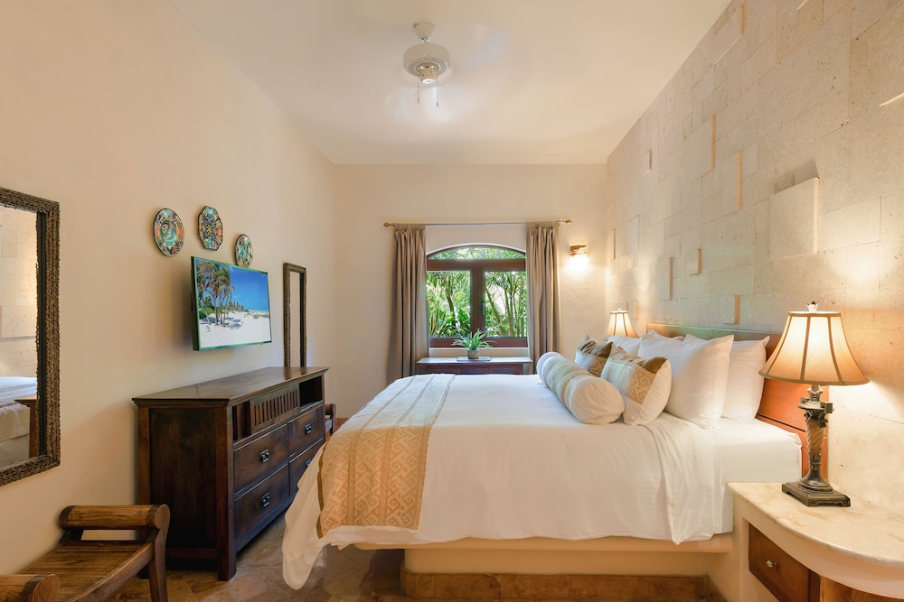 Porto Playa Condo Hotel & Beachclub — Hotel rooms in Playa del Carmen, Quintana Roo