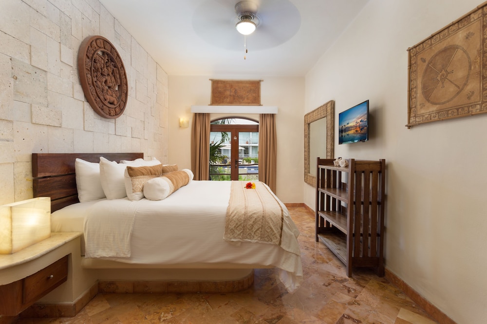 Porto Playa Condo Hotel & Beachclub — Hotel rooms in Playa del Carmen, Quintana Roo