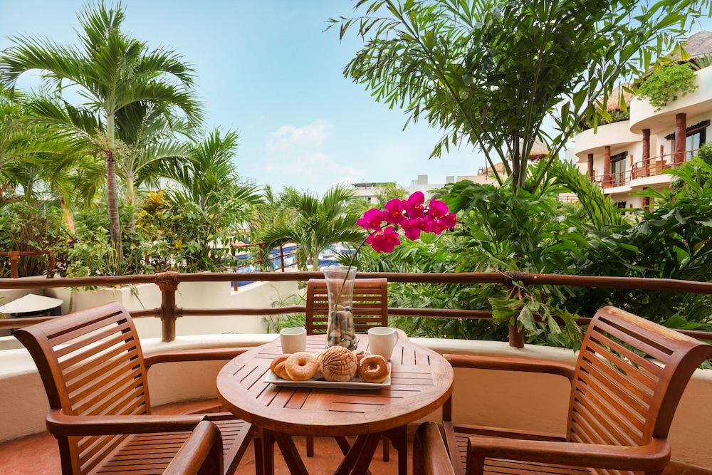 Porto Playa Condo Hotel & Beachclub — Hotel rooms in Playa del Carmen, Quintana Roo