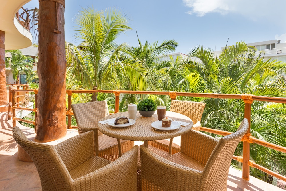 Porto Playa Condo Hotel & Beachclub — Restaurant & bars in Playa del Carmen, Quintana Roo
