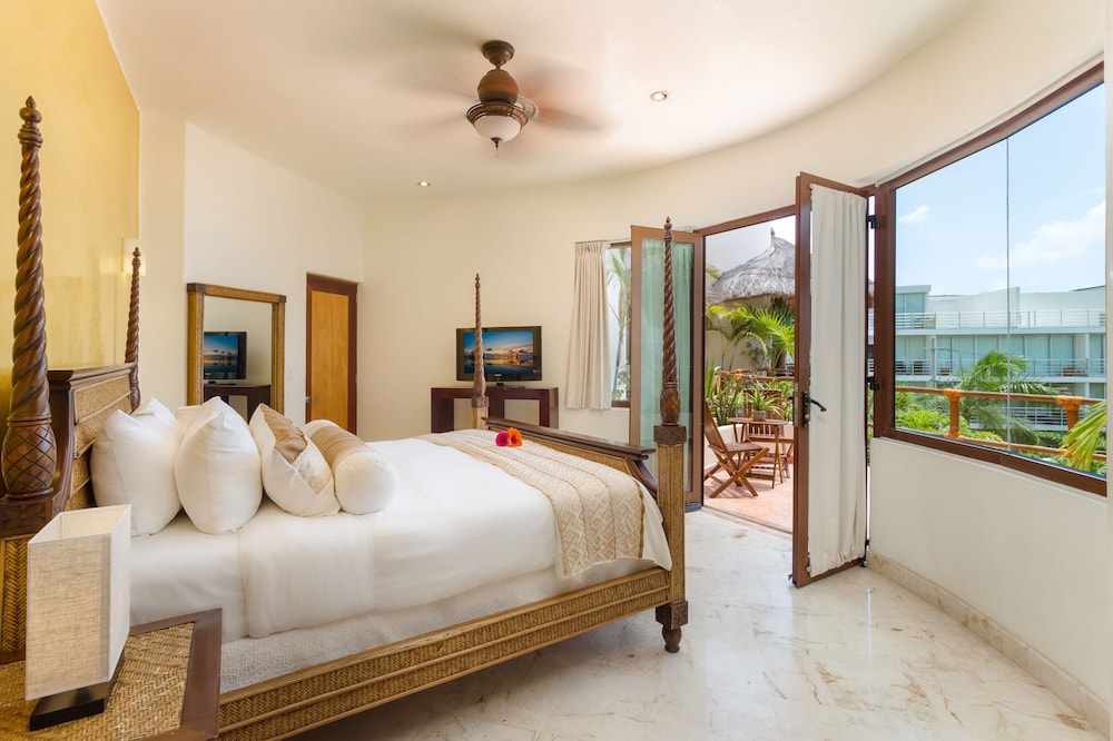 Porto Playa Condo Hotel & Beachclub — Hotel rooms in Playa del Carmen, Quintana Roo