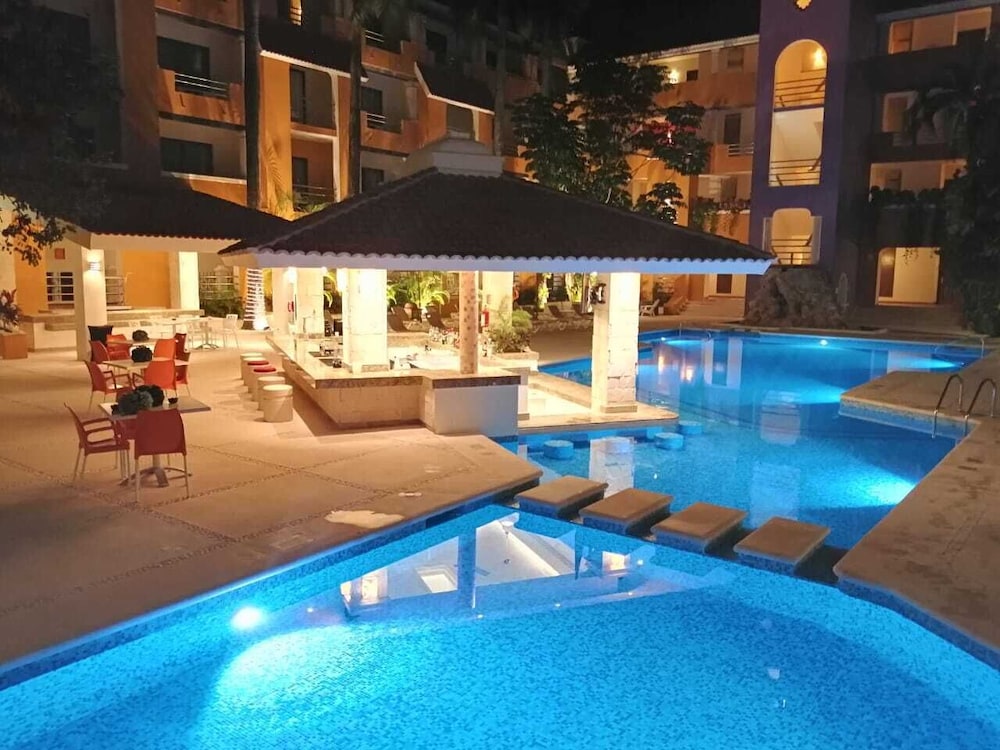 Adhara Hacienda Cancun — Swimming pool in Cancun, Quintana Roo