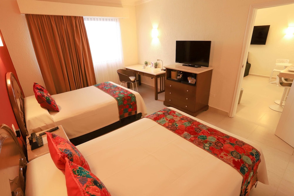 Adhara Hacienda Cancun — Hotel rooms in Cancun, Quintana Roo