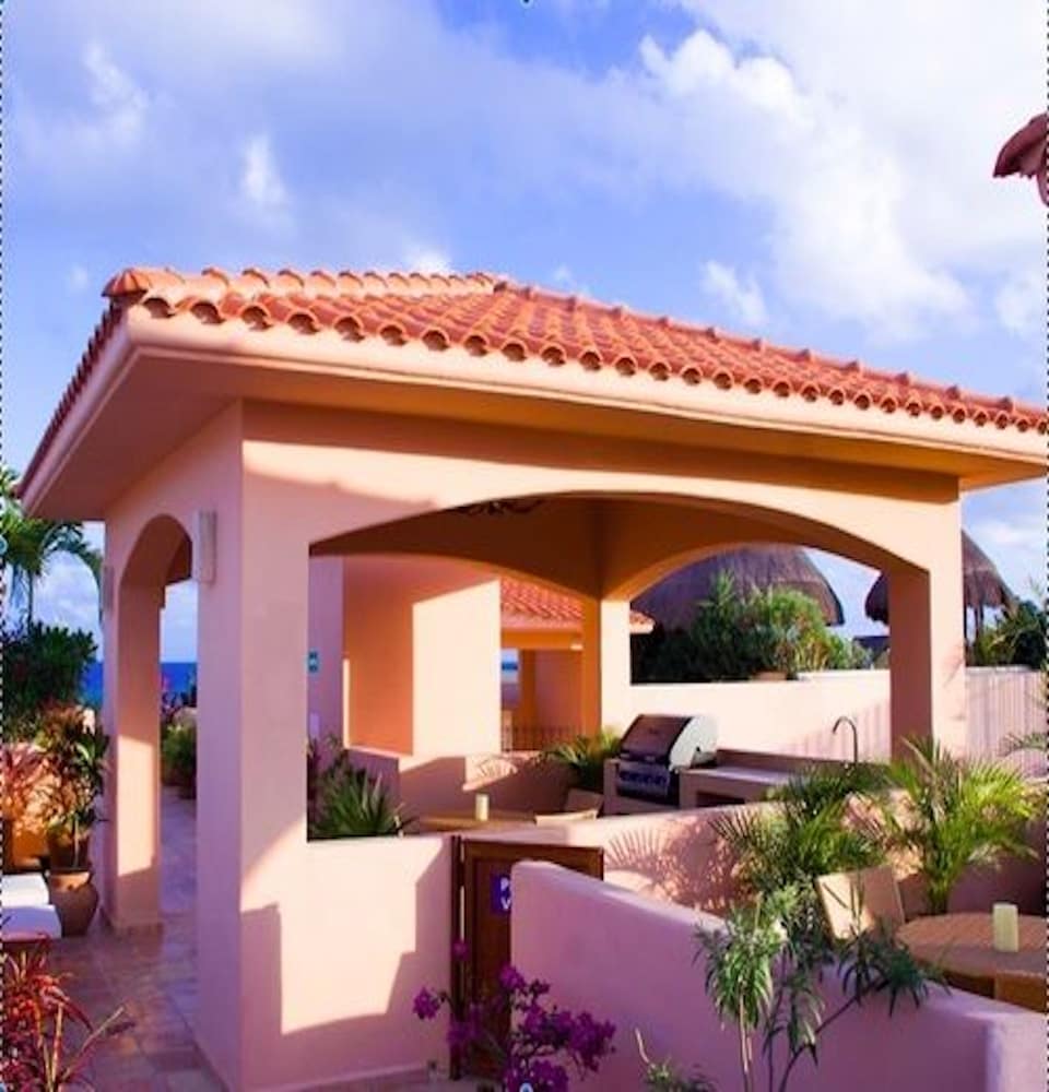 Acanto Playa del Carmen, Trademark Collection by Wyndham — Hotel building in Playa del Carmen, Quintana Roo
