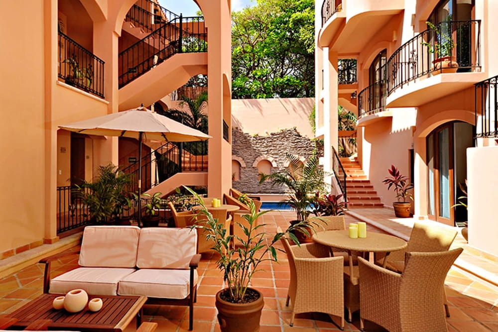Acanto Playa del Carmen, Trademark Collection by Wyndham — Hotel building in Playa del Carmen, Quintana Roo