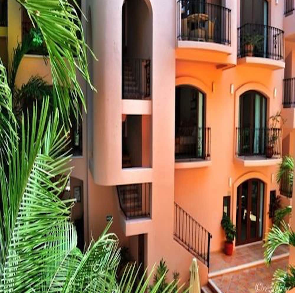 Acanto Playa del Carmen, Trademark Collection by Wyndham — Hotel building in Playa del Carmen, Quintana Roo