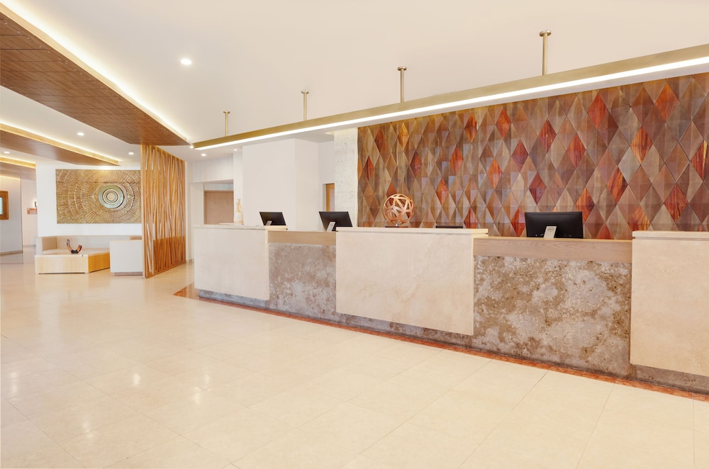 Royal Solaris Cancun - All Inclusive — Hotel building in Cancun, Quintana Roo