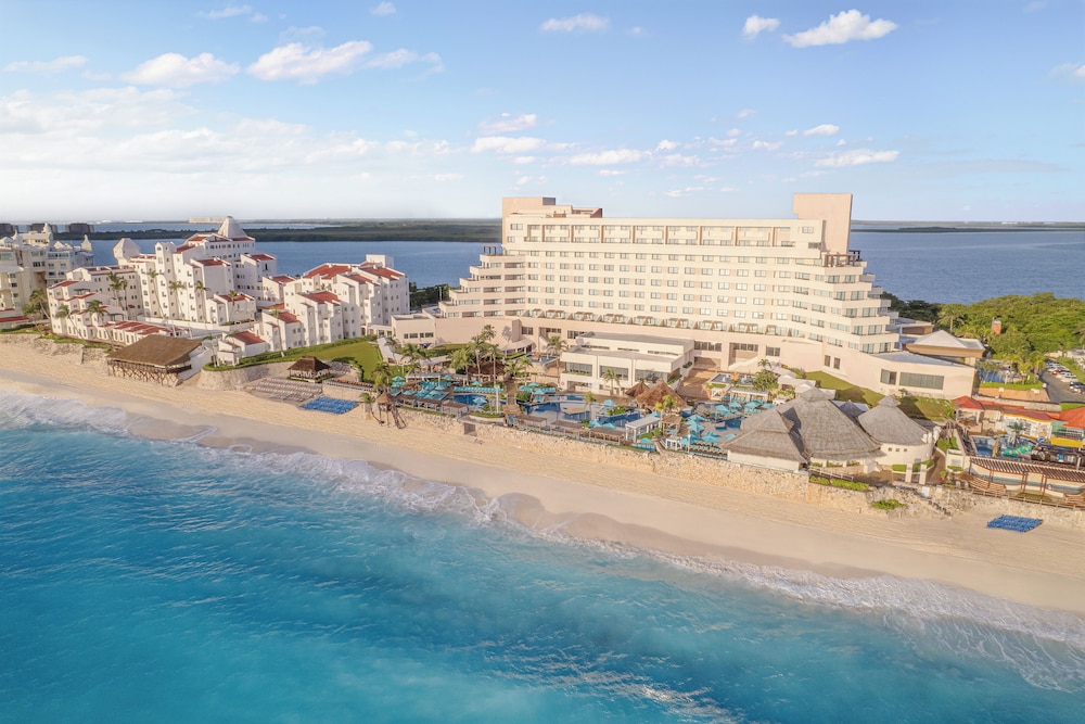 Royal Solaris Cancun - All Inclusive — Hotel building in Cancun, Quintana Roo