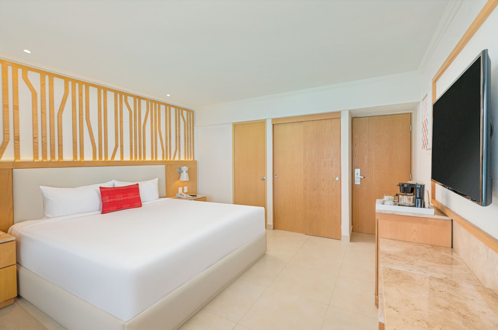 Royal Solaris Cancun - All Inclusive — Hotel rooms in Cancun, Quintana Roo