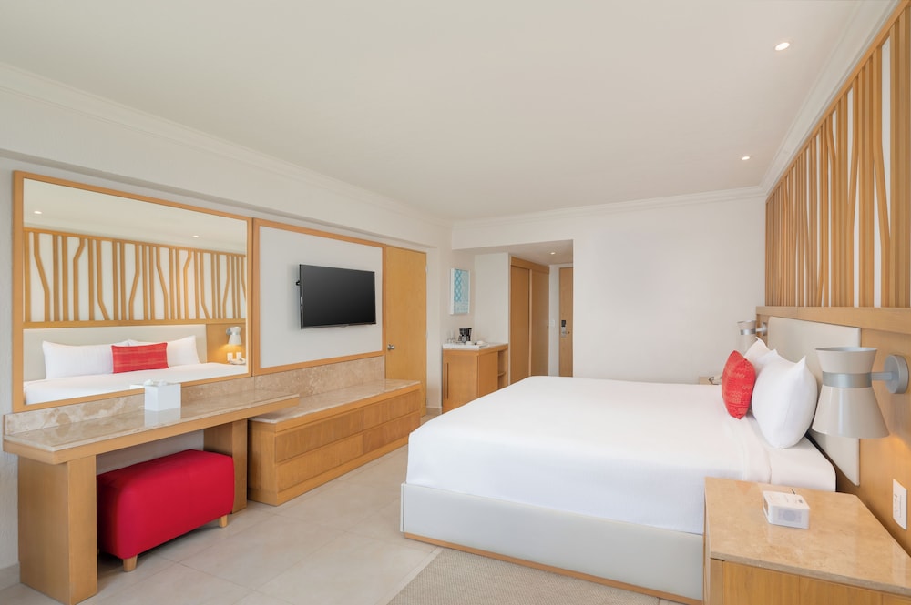 Royal Solaris Cancun - All Inclusive — Hotel rooms in Cancun, Quintana Roo