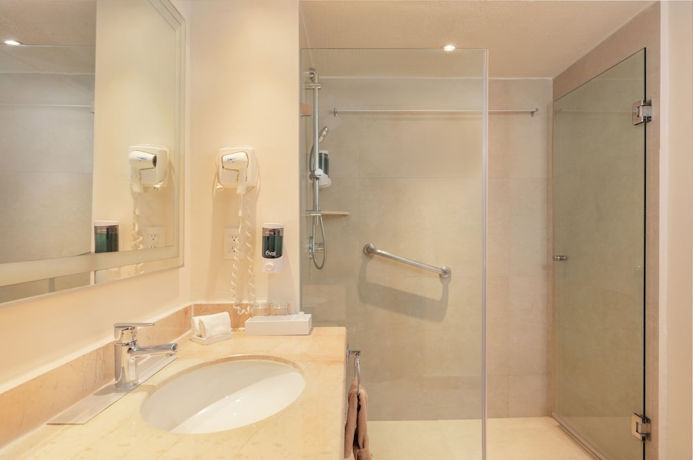 Royal Solaris Cancun - All Inclusive — Hotel rooms in Cancun, Quintana Roo