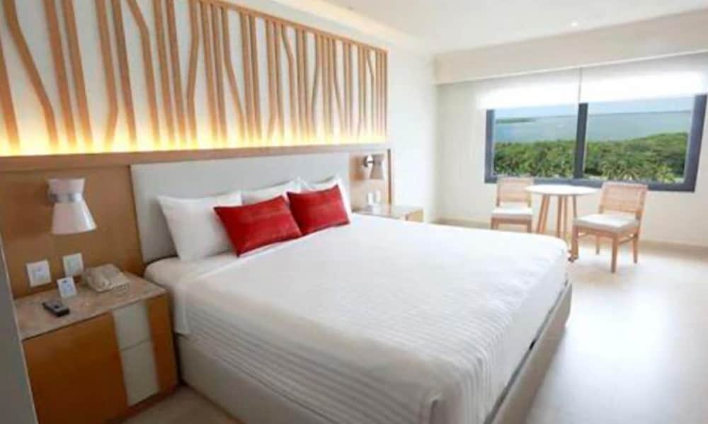 Royal Solaris Cancun - All Inclusive — Hotel rooms in Cancun, Quintana Roo