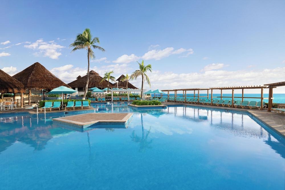 Royal Solaris Cancun - All Inclusive — Swimming pool in Cancun, Quintana Roo