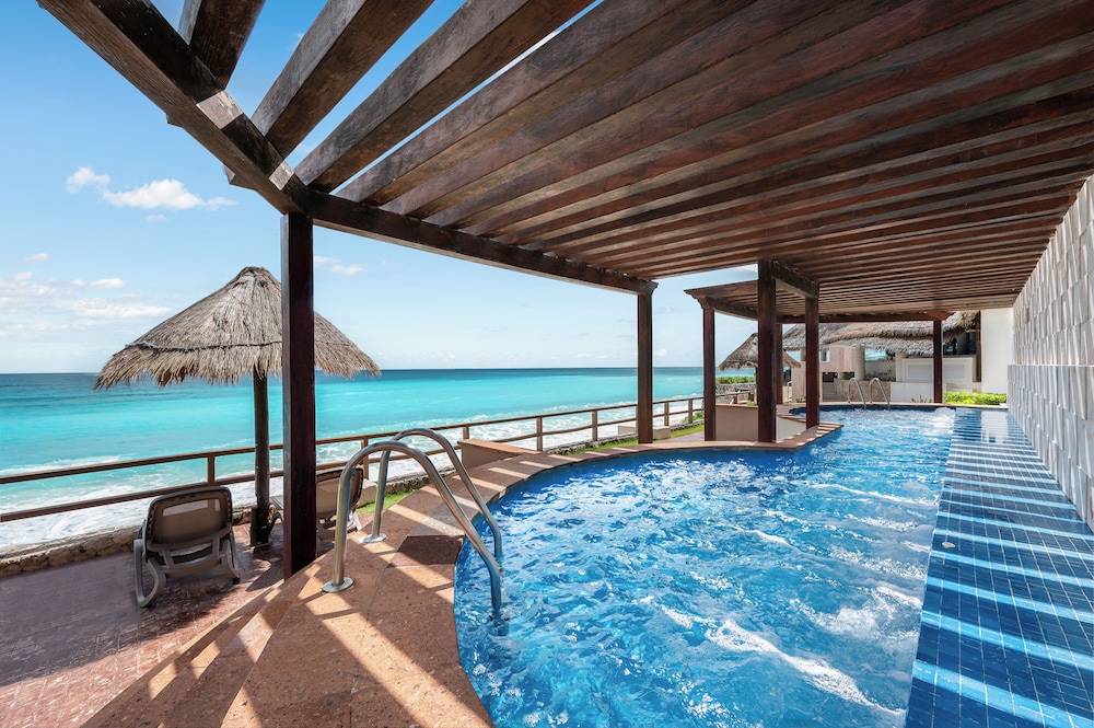 Royal Solaris Cancun - All Inclusive — Swimming pool in Cancun, Quintana Roo