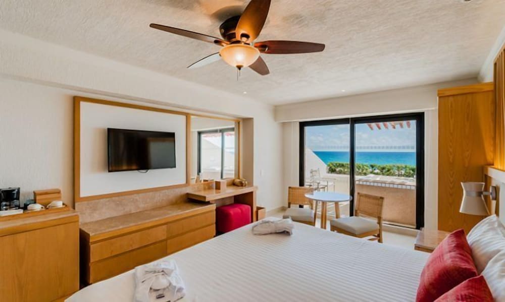 Royal Solaris Cancun - All Inclusive — Hotel rooms in Cancun, Quintana Roo