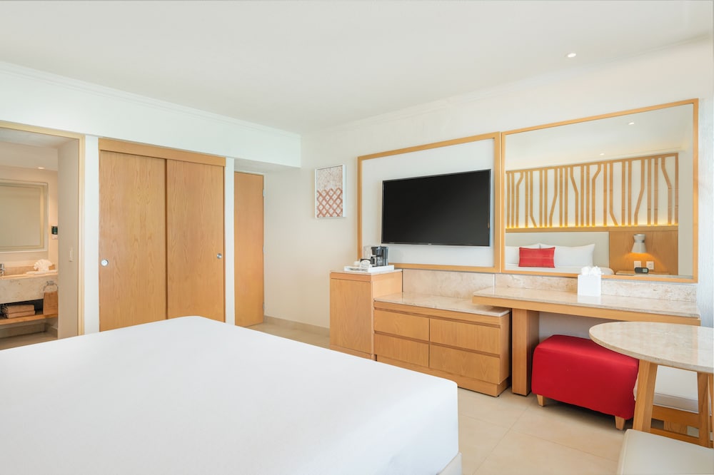 Royal Solaris Cancun - All Inclusive — Hotel rooms in Cancun, Quintana Roo