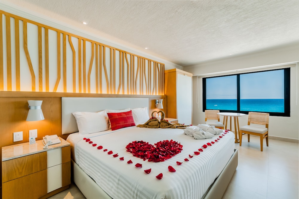 Royal Solaris Cancun - All Inclusive — Hotel rooms in Cancun, Quintana Roo