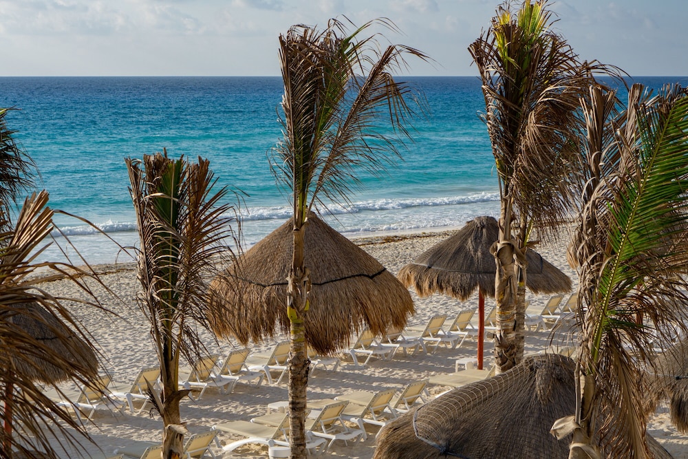 Sunset Royal Beach Resort - All Inclusive — Beach in Cancun, Quintana Roo