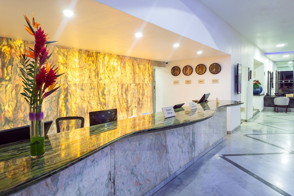 Sunset Royal Beach Resort - All Inclusive — Hotel building in Cancun, Quintana Roo