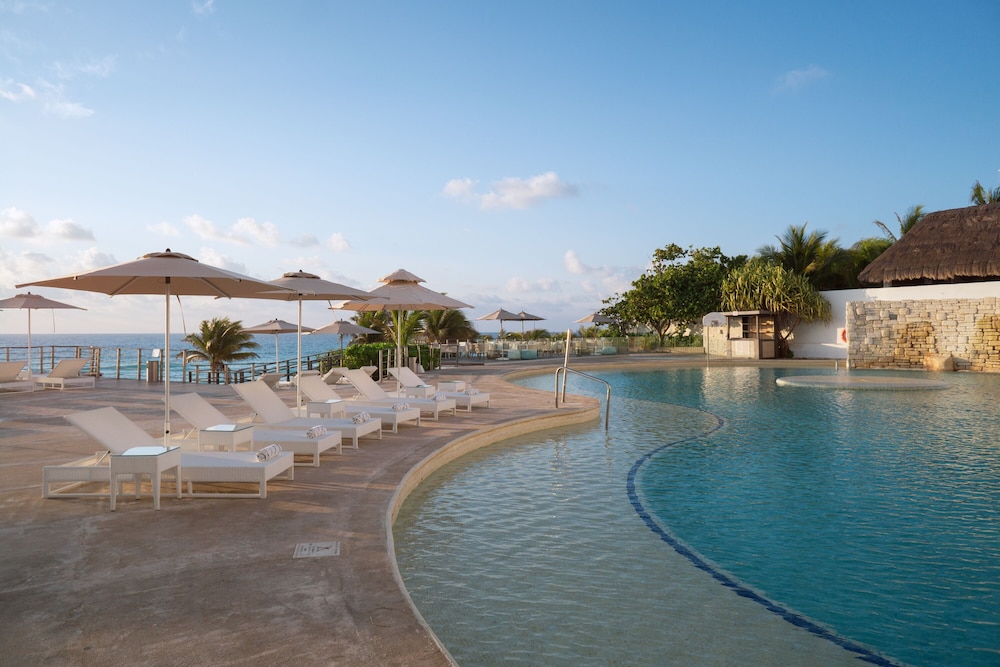 Sunset Royal Beach Resort - All Inclusive — Swimming pool in Cancun, Quintana Roo