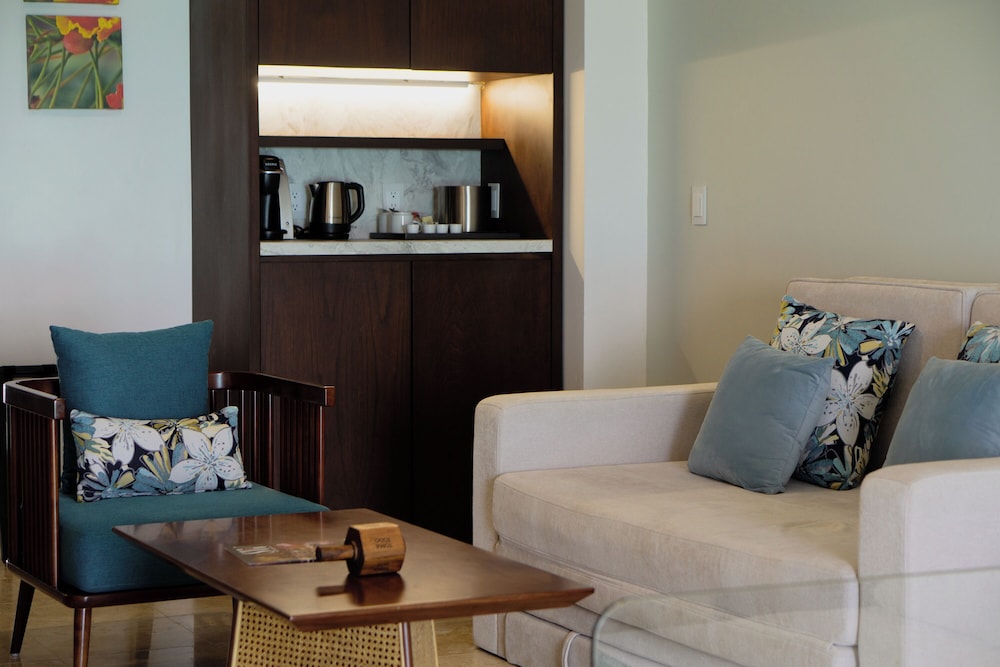 Sunset Royal Beach Resort - All Inclusive — Hotel rooms in Cancun, Quintana Roo