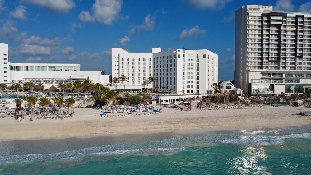 Sunset Royal Beach Resort - All Inclusive — Beach in Cancun, Quintana Roo