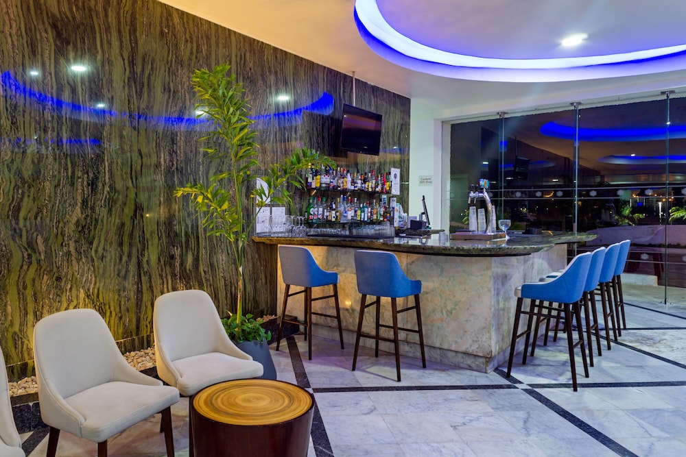 Sunset Royal Beach Resort - All Inclusive — Restaurant & bars in Cancun, Quintana Roo